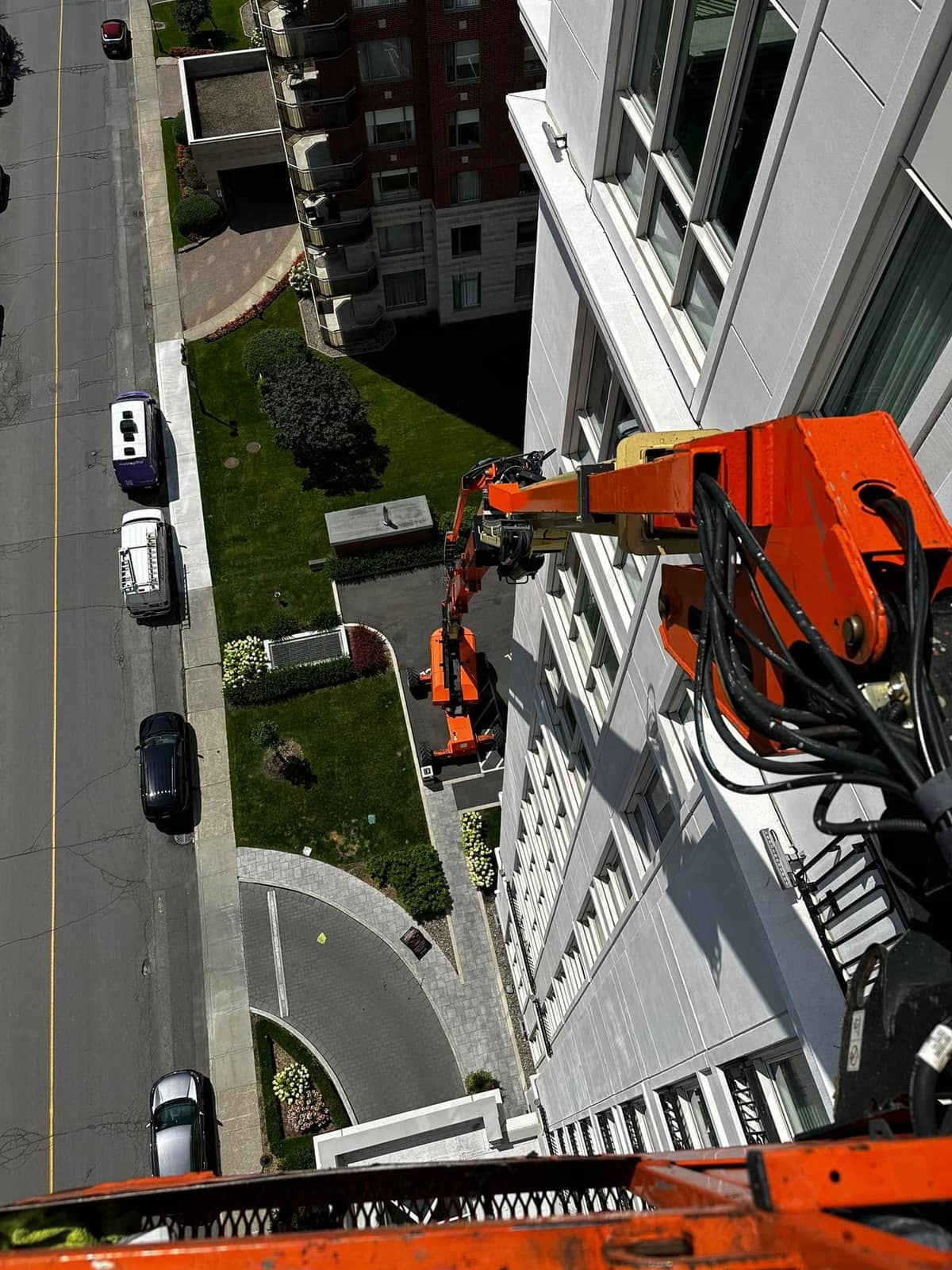 Nacelle déployée le long d'une façade